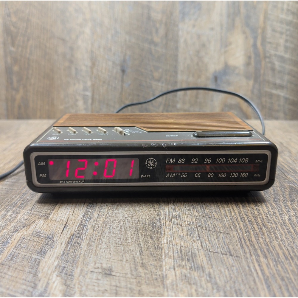 Vintage GE Digital Clock Radio Model 7-4612A Woodgrain Tested & Working